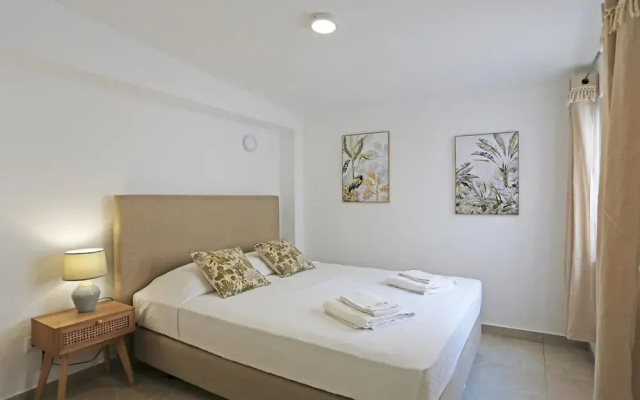 B88 - Mendon a Street Apartment