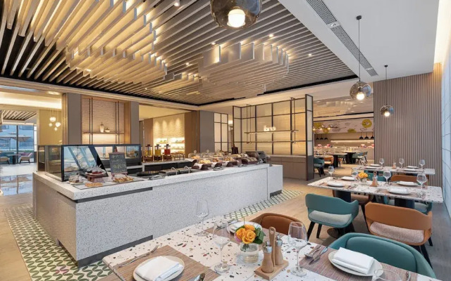 Holiday Inn Shanghai Pudong Airport by IHG