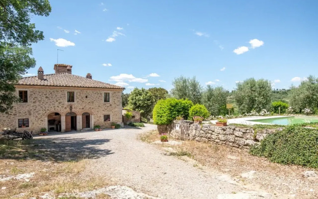 Alluring Apartment in Rapolano Terme with Swimming Pool