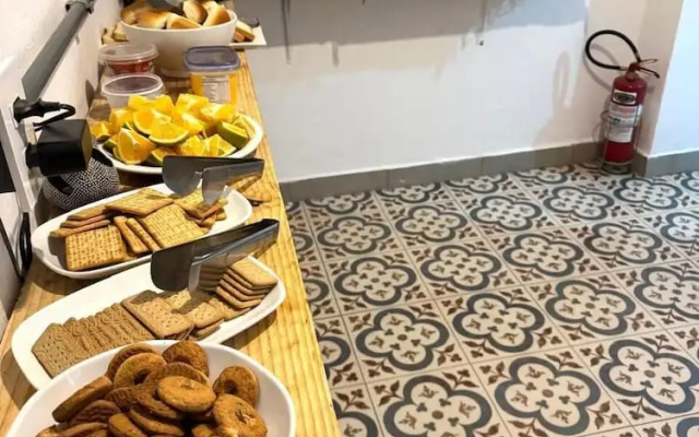 Pinheiros Hostel e Food
