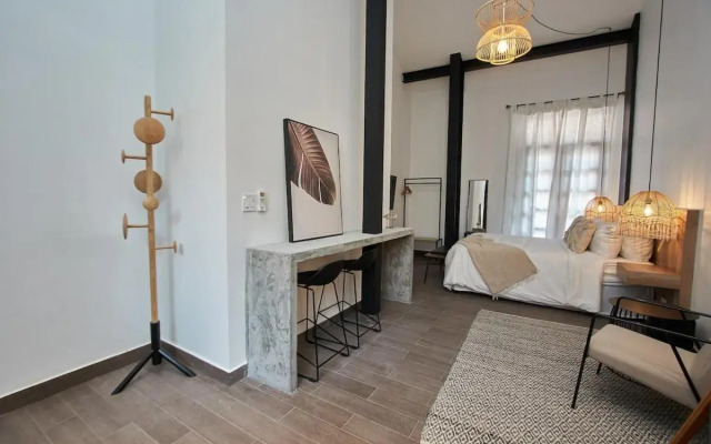 AmazINN Places Rooftop and Design Pool II