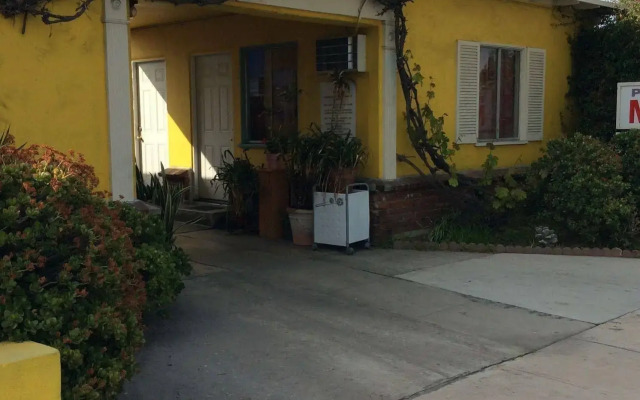 Pavilions Motel