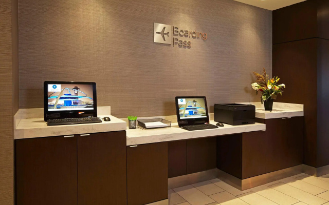 Courtyard by Marriott Los Angeles LAX/Century Boulevard