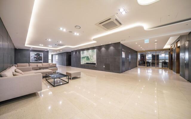 SweetMay Jeju Hotel