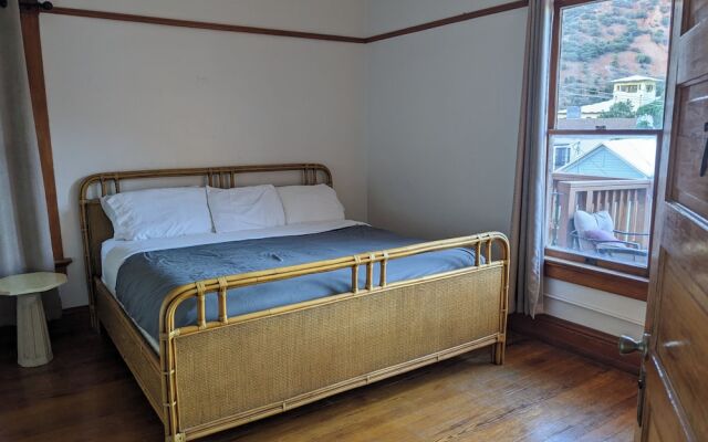 The Oliver House - Adults Only