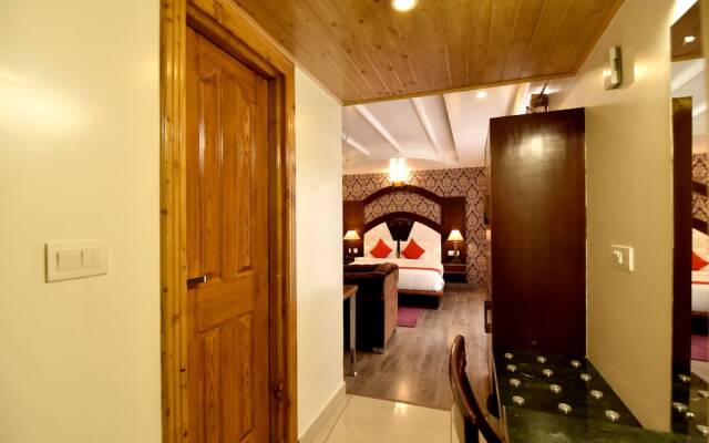 OYO 13091 Manali Grand