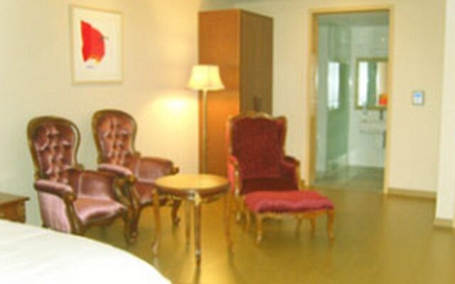 Midas Tourist Hotel