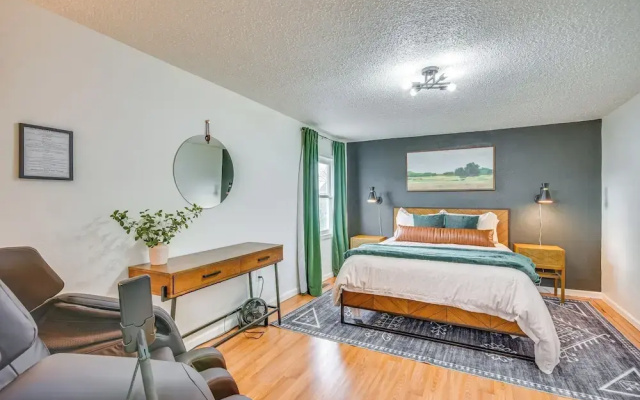 Jefferson City Bungalow: Hot Tub & Patio!