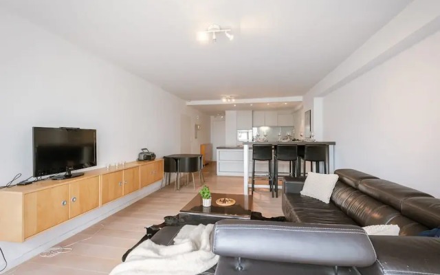 Beachside 3-bedroom Duplex Near Sea