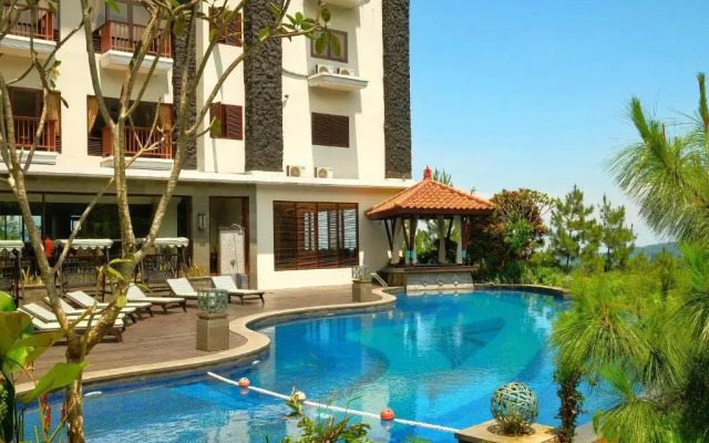 The Grand Hill Bistro Cafe & Resort Hotel