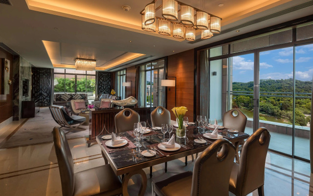 DoubleTree by Hilton Guangzhou Science City-Free Shuttle Bus Service During Canton Fair Period