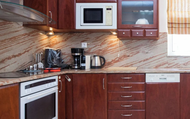 Luxe 3 Bd Penthouse 5 Min from Drosia