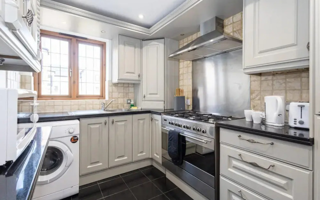 Cosy Spacious Duplex Apartment Near Salford Royal