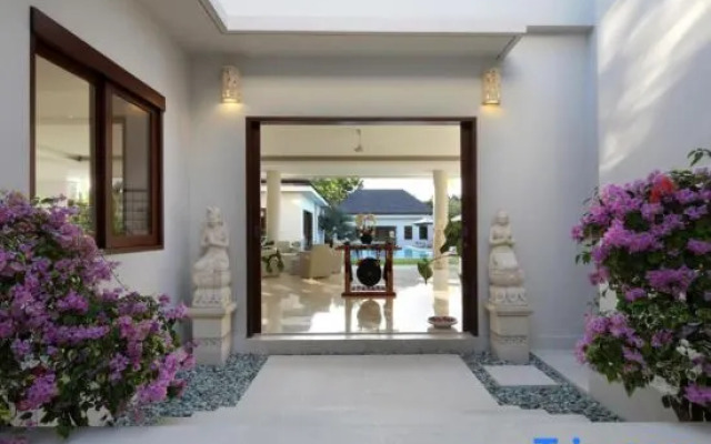 Villa Istana Putih by Nakula