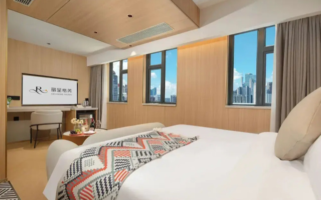 Grandee Rezen - TaiKoo Hui Plaza Shipaiqiao Metro Station