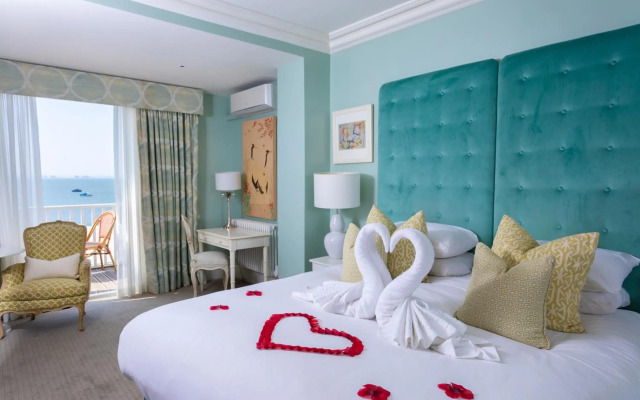 Roslin Beach Hotel
