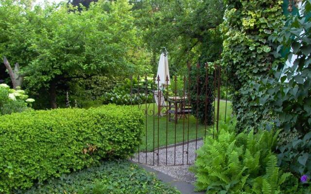 Altes Landhaus am Park (Bed & Breakfast)