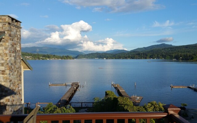 Silver Beach Lakeside Suite - One Bedroom Apartment
