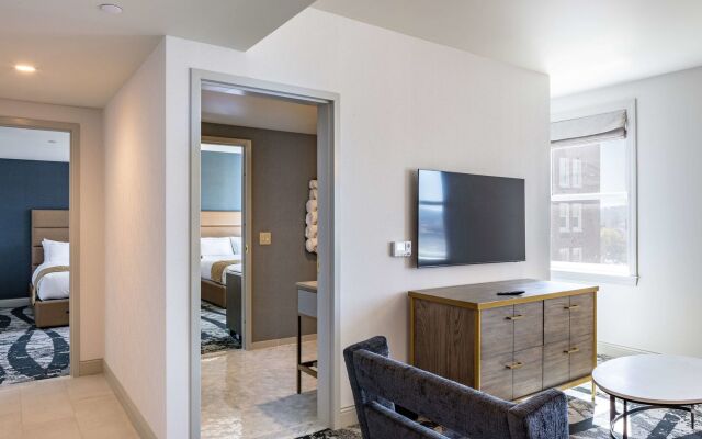 The Yorktowne Hotel, Tapestry Collection by Hilton