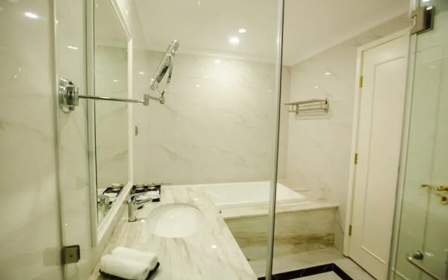 Minh Phu Diamond Palace hotel