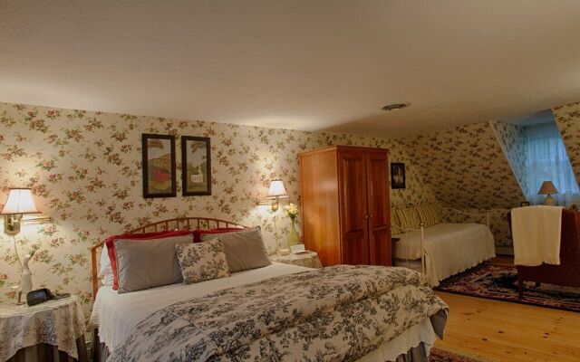 The Buttonwood Inn on Mt. Surprise