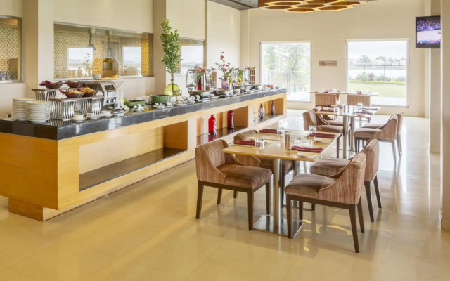 Hotel Naveen Lakeside