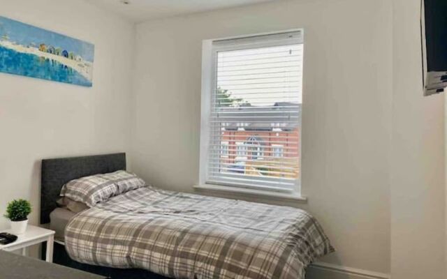 OYO Hillcrest Studio Apartments