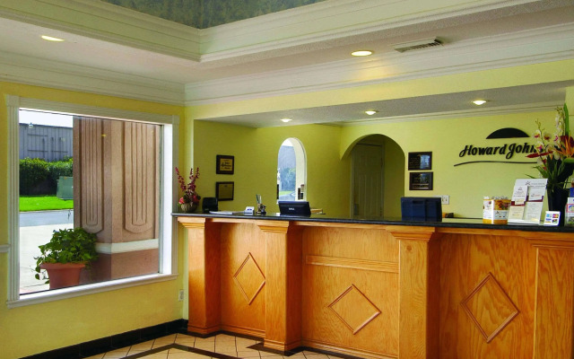 Hotel McCoy - Art, Libations, Pool Society