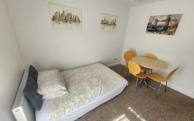2-bed Flat With Superfast Wi-fi DW Lettings 29br