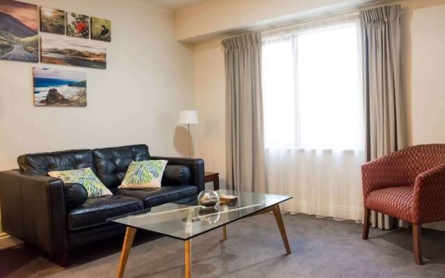 King Bed in Central & Stylish Apartment