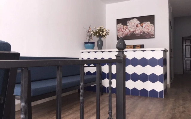 Airanc 605 - Airport Apartments and Cars