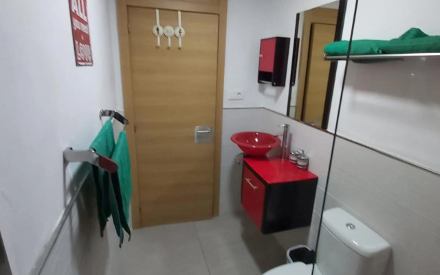 Loft Santa Cruz, Acoran