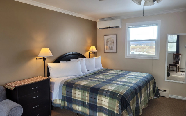 Carleton Inn and Cottages