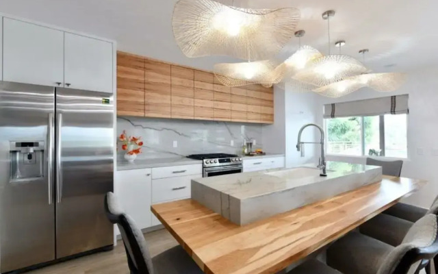Luxury Cardiff By-the-sea Ocean View Parkhouse