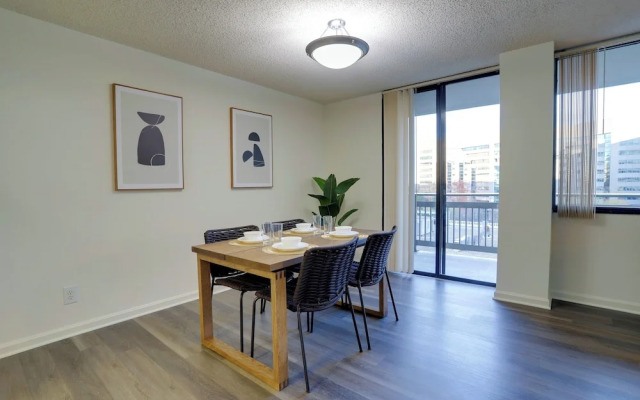 Stay with Comfort in Crystal City