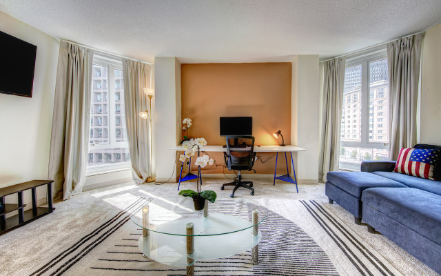 Beautiful, fully equipped, luxury condo!