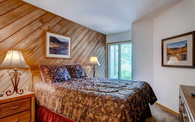 Ridgepoint Townhomes by East West Hospitality