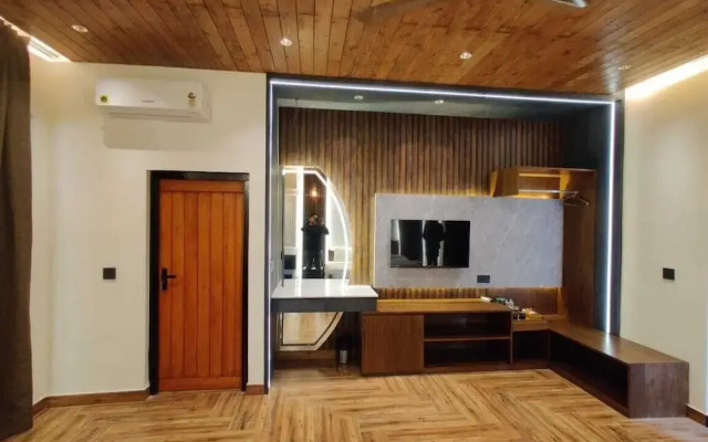 Corbett Machaan Resort