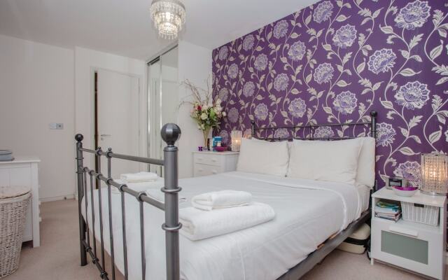 Beautiful Spacious Apartment with Private Balcony
