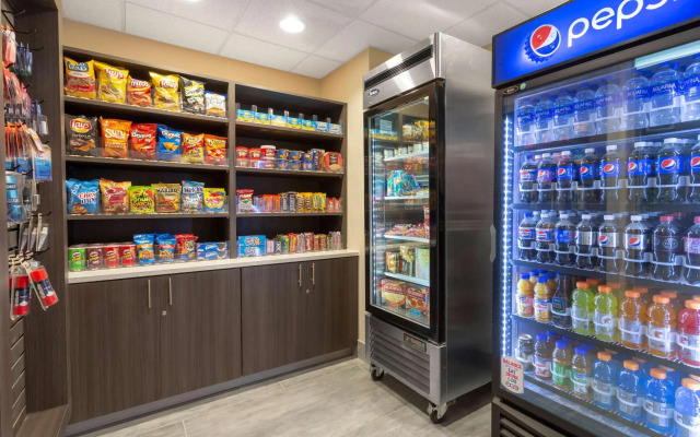 La Quinta Inn & Suites by Wyndham Wichita Airport