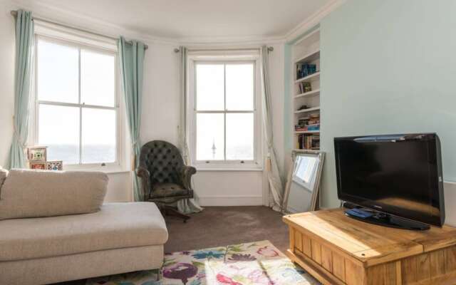 2 Bedroom Flat With Stunning Sea View