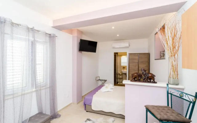 Apartment & Room Lady O