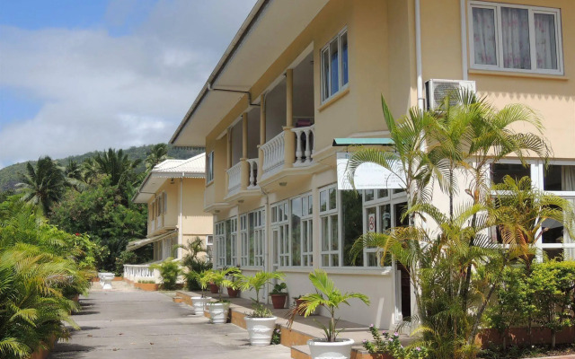 Reef Holiday Apartments