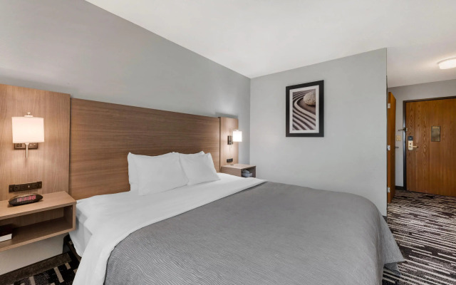 Quality Inn Chesterton near Indiana Dunes National Park I-94