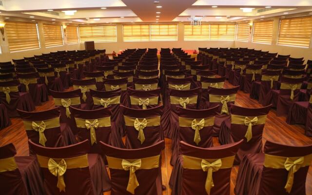 Raaj Bhaavan Clarks Inn Chennai