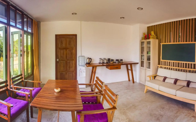 Tonmai Suites