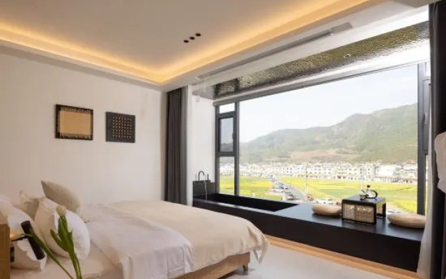 Three Lives and One Residence in Huangling, (Huangling Scenic Area Store)
