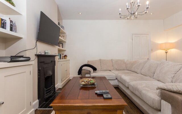 3 Bedroom House In Central Wimbledon