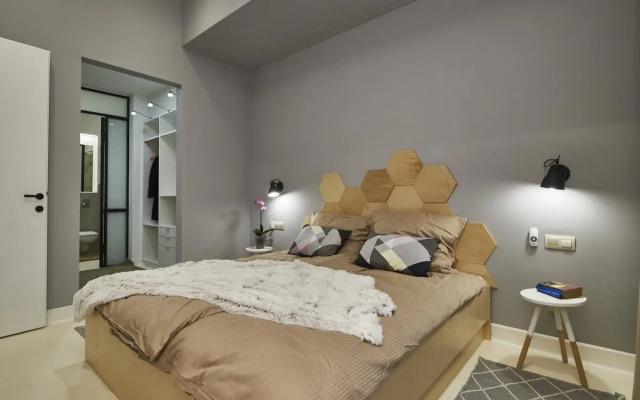 ORANGEHOMES Unique design 3 bathrooms flat