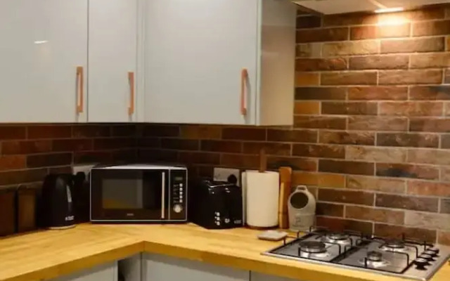 Lovely Traditional 2 Bedroom Flat in Haymarket